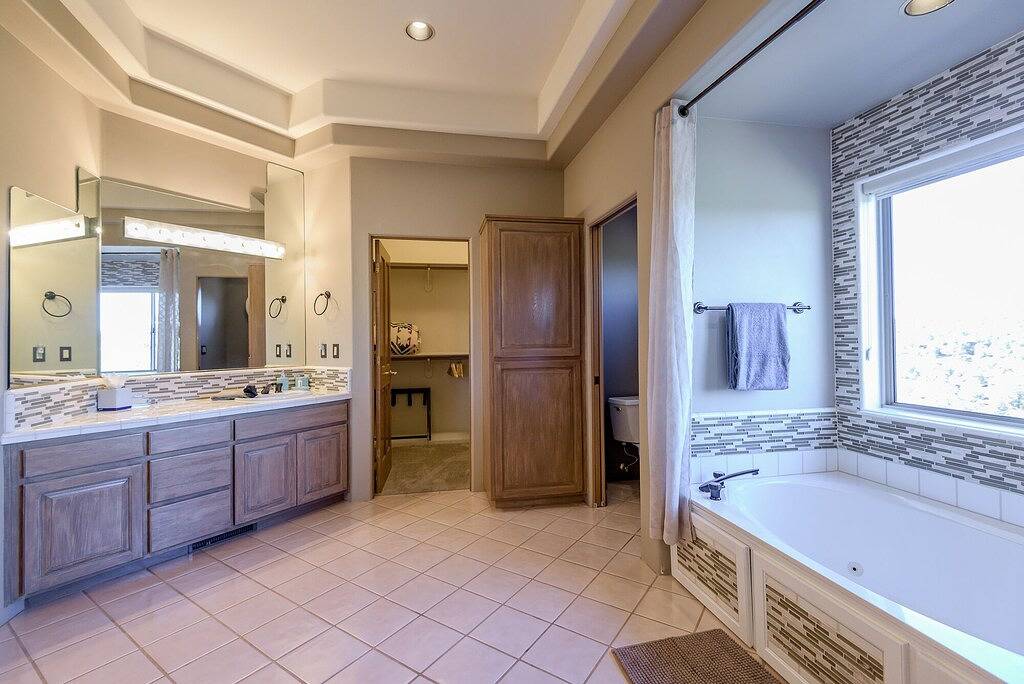 Sedona Blue Jay: Luxury 3Br home with private hot tub and stunning red rock views. in Sedona, Oak Creek Canyon