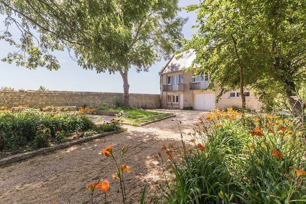 Beautiful house with sea view and fireplace in Ver-sur-Mer, Côte de Nacre