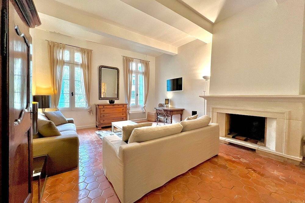 Entire apartment, Le 100% Uzès, Right in the Historic Center in Uzès, Nimes region