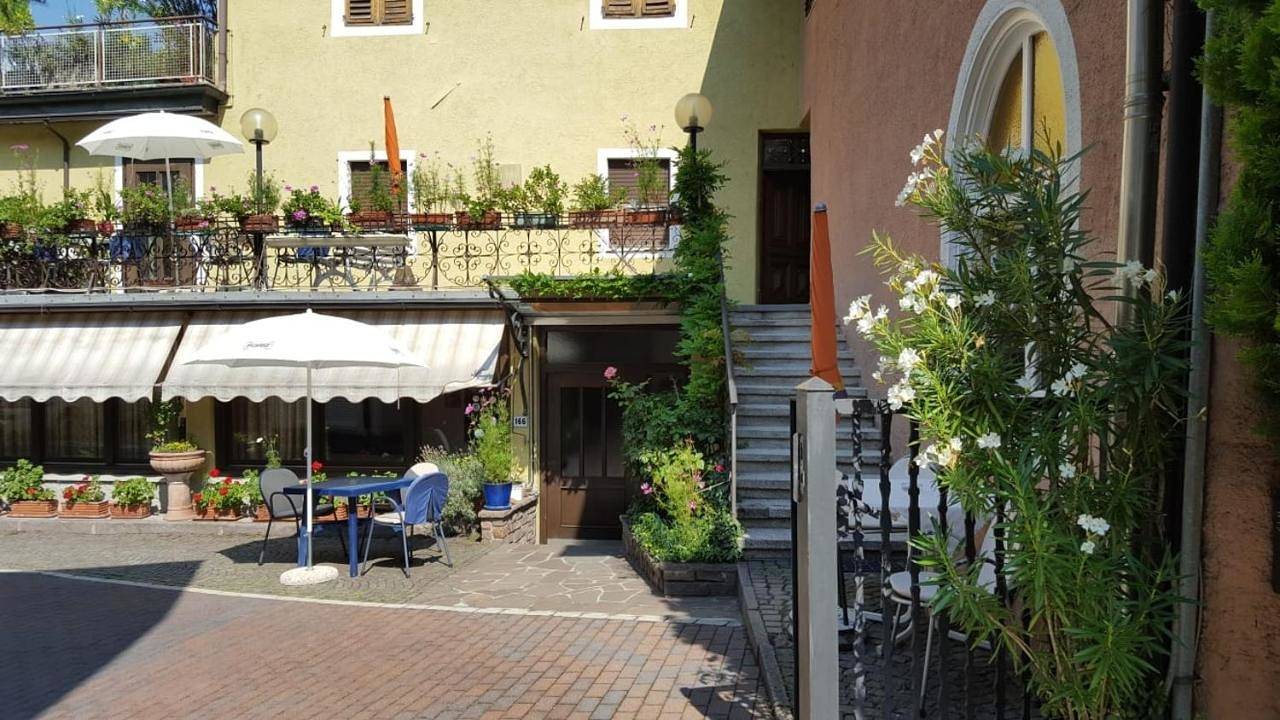 Triple Room with Private Bathroom in Untermais, Meran