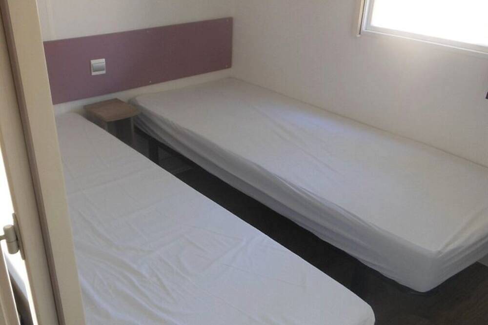 Mobile-home 4 pers (6 possibles) – Plage à pied – Terrasse – Piscine in Fouesnant, Côte de Cornouaille