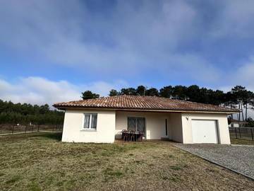 Gîte pour 6 personnes, avec jardin à Escource