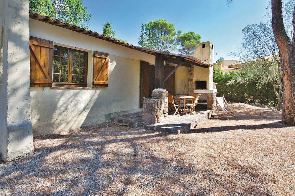 2 bedroom cozy home in La Bouverie in Roquebrune-sur-Argens, Draguignan region