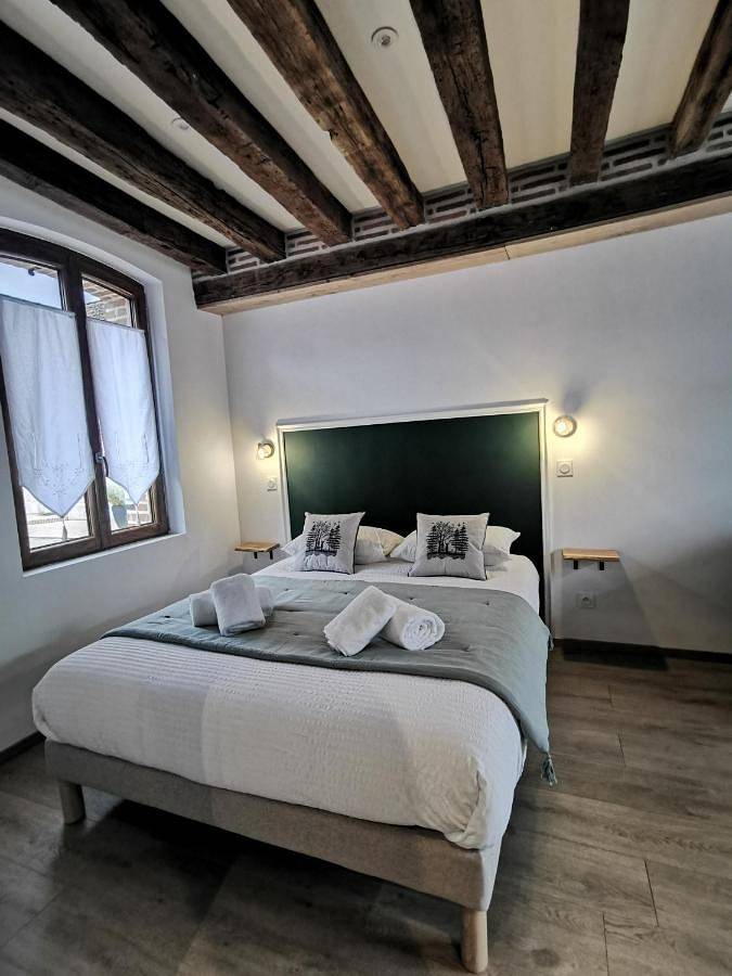 Location de vacances pour 2 personnes, avec jardin ainsi que piscine et vue dans Loreux