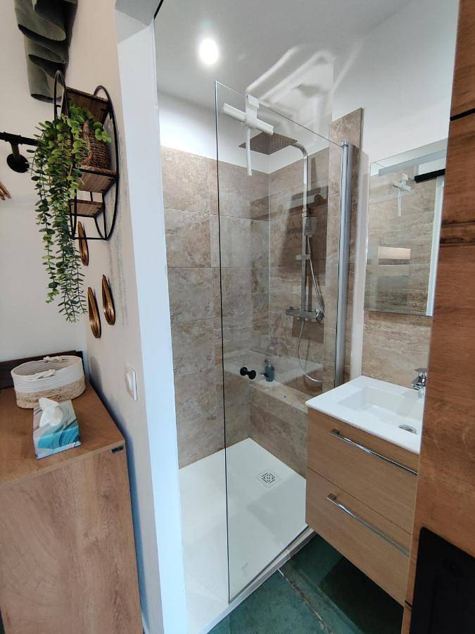 Small Double Room in Aubagne, Côte méditerranéenne (France)