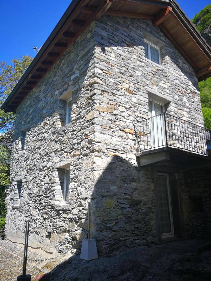 Chalet für 6 Personen, mit Balkon und Terrasse in Maggia