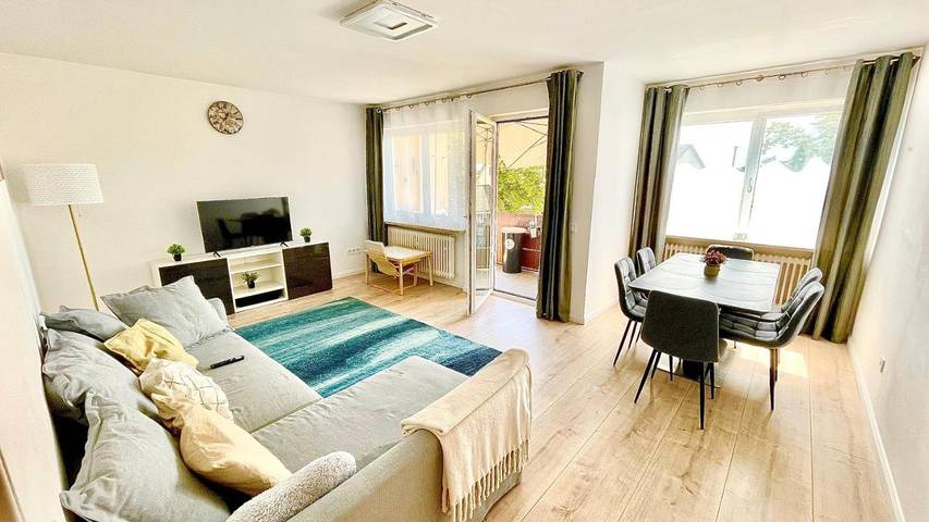 Ferienwohnung für 9 Personen, mit Balkon und Terrasse sowie Ausblick in Freilassing