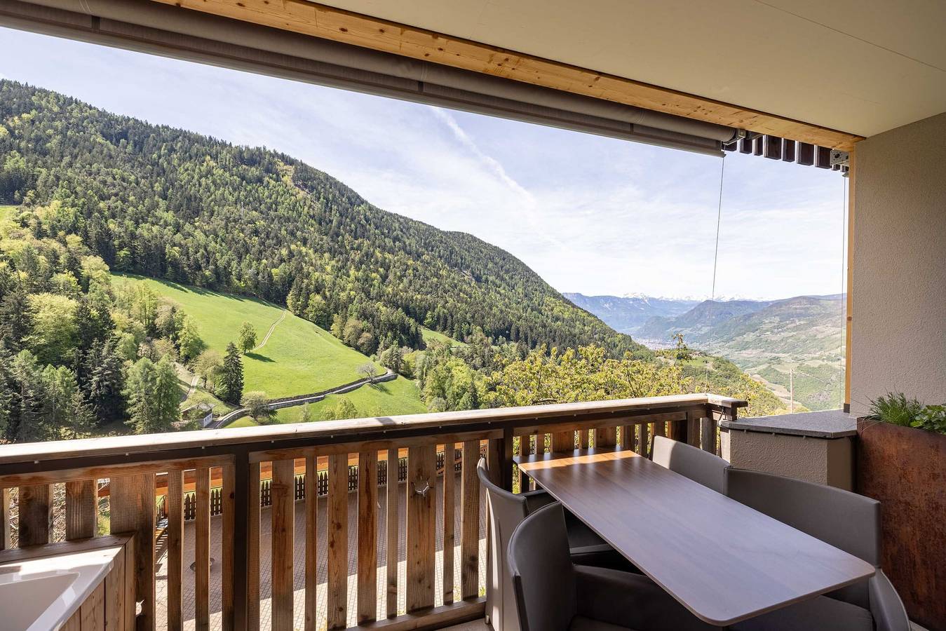 Apartamento 'Sonnleiten Sonnenadler 4' con vistas a la montaña, terraza privada y Wi-Fi in Collepietra, Cornedo all'Isarco