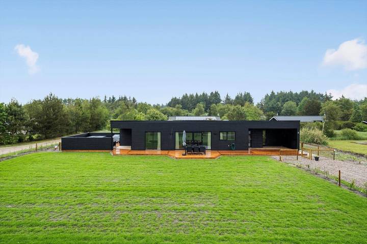 Vacation house for 9 people, with hot tub and yard as well as terrace - 1