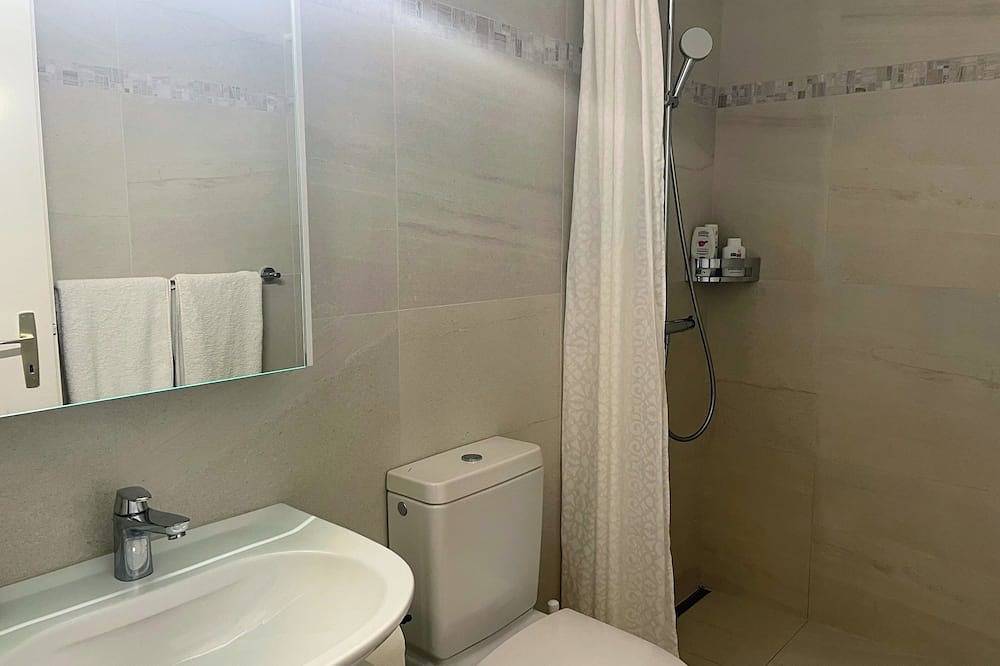 Entire apartment, Bright 2.5-room apartment on the Riviera, terrace and garden in La Tour-de-Peilz, Lake Geneva