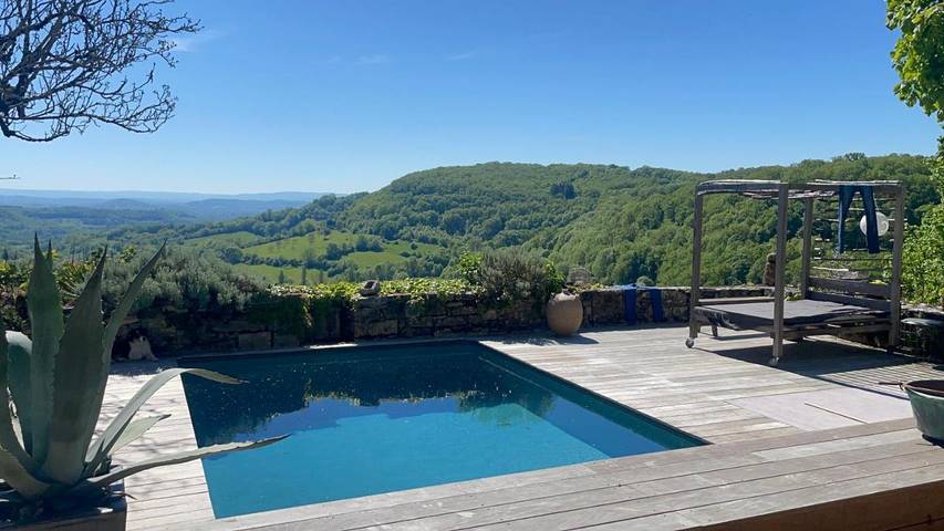 Location de vacances pour 2 personnes, avec piscine et jardin ainsi que vue et terrasse, animaux acceptés à Turenne - 2