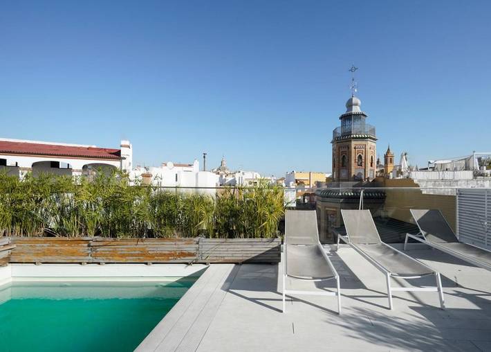 Apartamento para 7 personas, con piscina además de terraza y vistas, Se admiten mascotas en Santa Cruz (Sevilla)