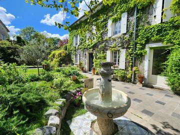 Chambre d’hôte pour 2 personnes, avec piscine ainsi que vue et jardin à Alba-la-Romaine