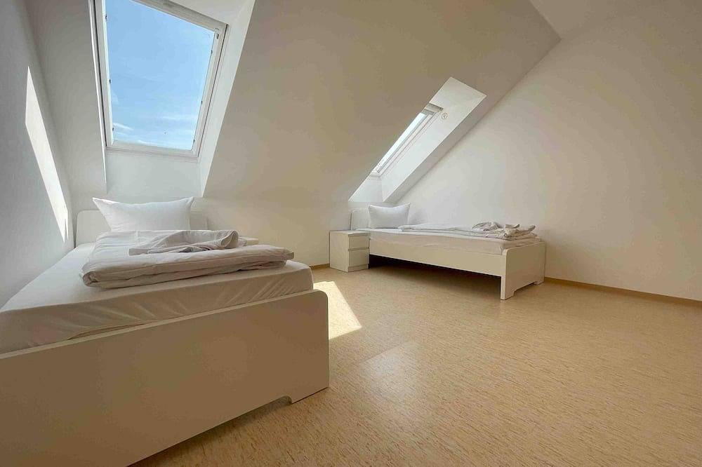 Ganze Wohnung, Moderne Monteurwohnung mit Balkon in Stamsried, Ostbayern