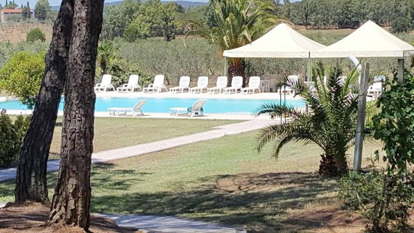 Agriturismo per 4 persone, con panorama e giardino nonché piscina, con animali domestici a Gavorrano