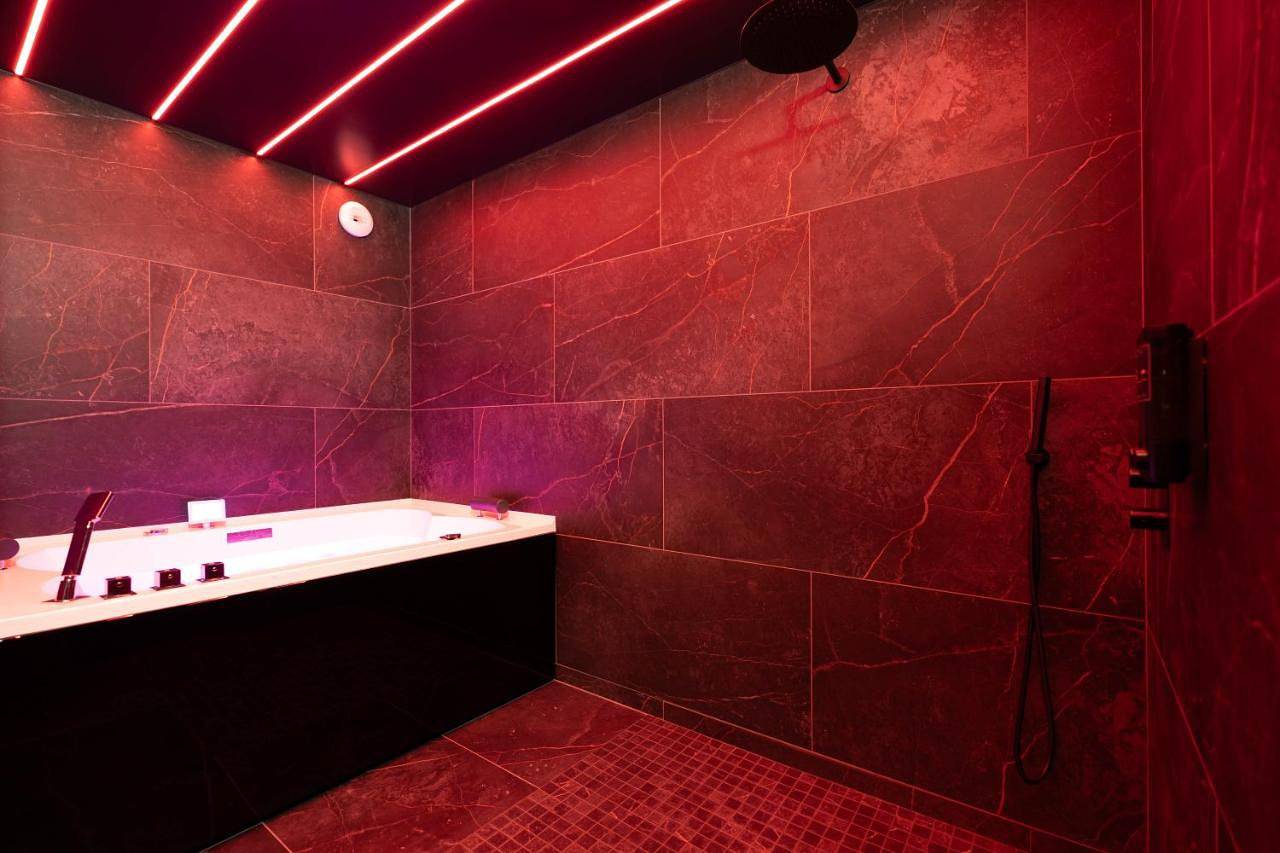 Appartement entier, Loveroom le donjon in Anse, Beaujolais