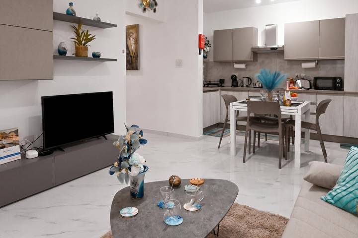 Geheel appartement, Cosy 2bdr Apart In Bugibba Square in St. Paul's Bay, Malta