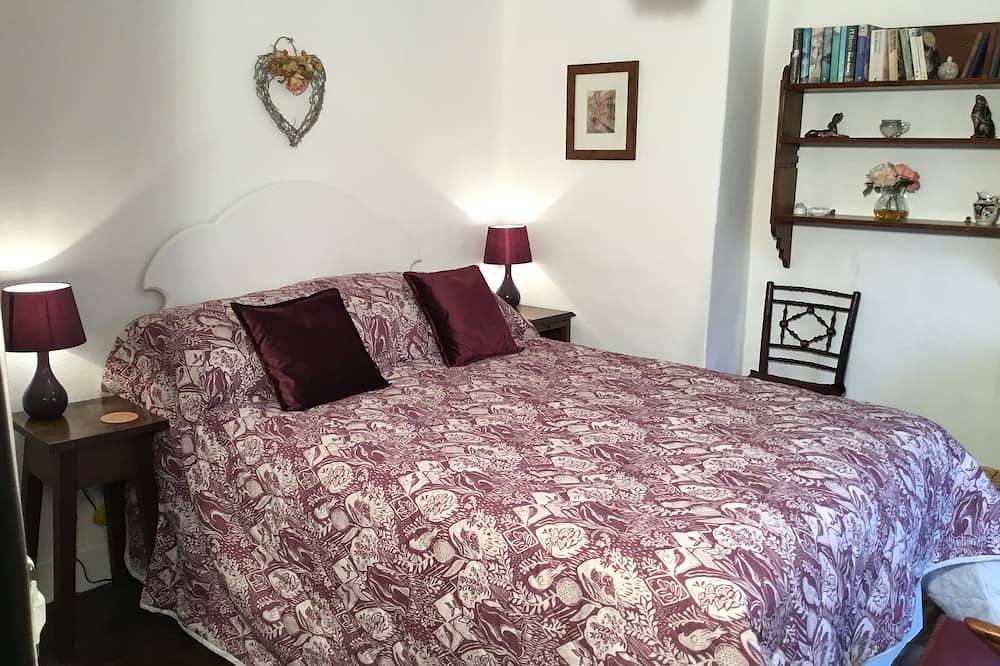 Pretty traditional brick and flint dog friendly country cottage 2 miles Blakeney in Langham (Norfolk), Norfolk Coast