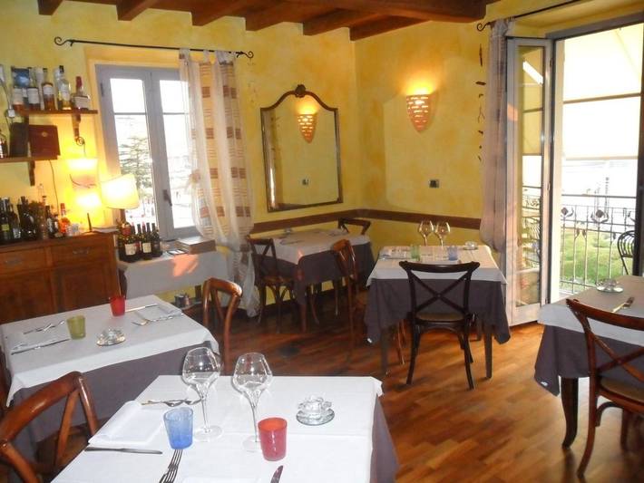 Gîte pour 3 personnes, avec vue ainsi que terrasse et vue sur le lac à Laveno-Mombello - 4