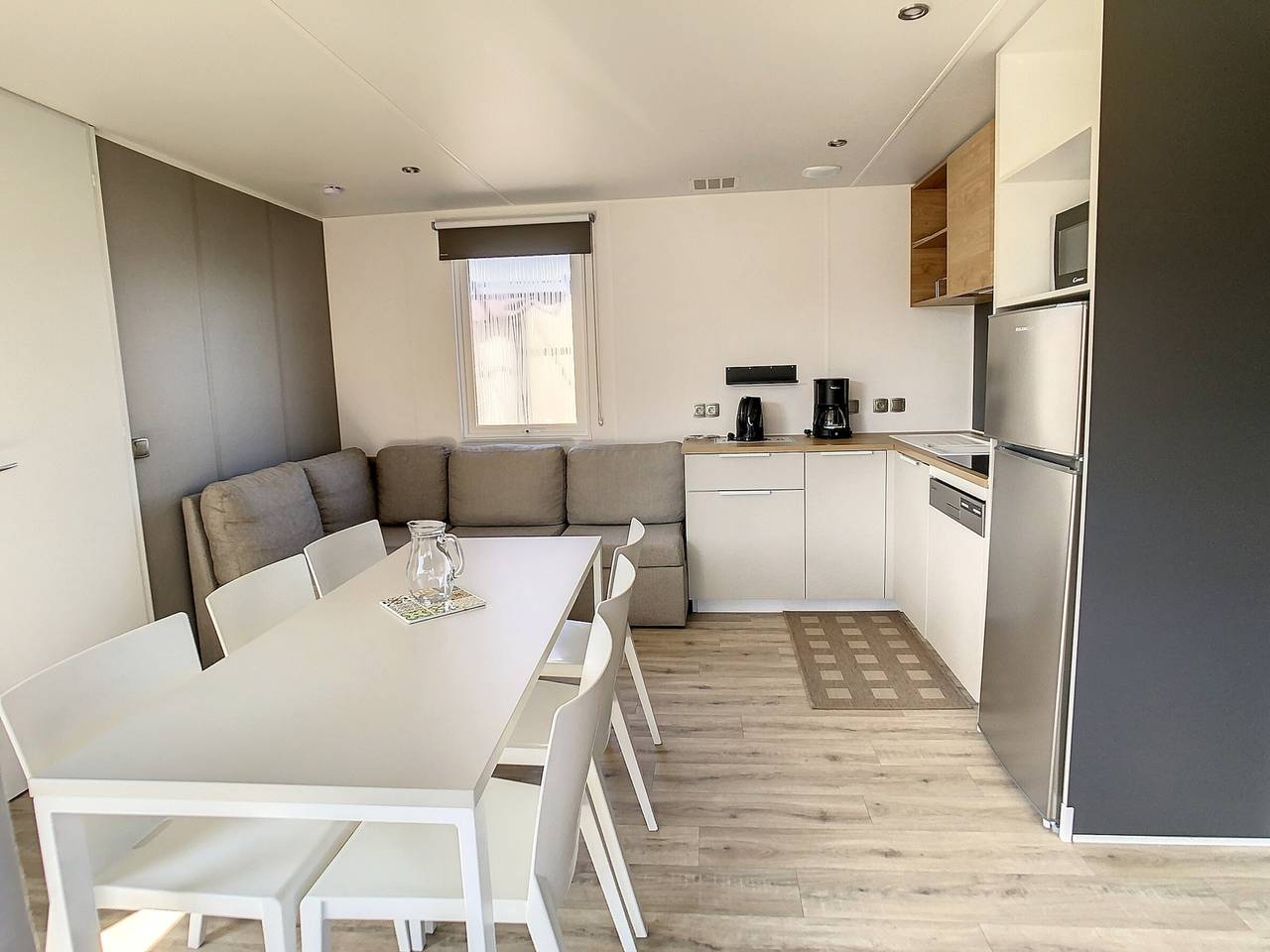 Mobil-home 35m², 3 chambres, terrasse couverte, piscine chauffée, à 200m de la plage, Jullouville in Jullouville, Côte de la Déroute