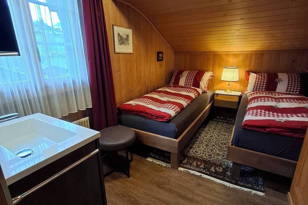 Gemütliches Chalet mit großem Garten & Bergblick, Garage, Wifi, E-Auto Ladegerät in Schwendi b. Grindelwald, Grindelwald