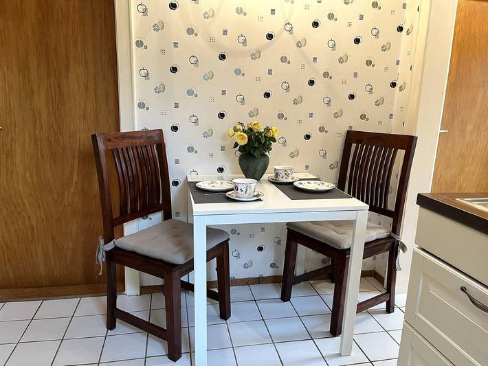 Ganze Wohnung, Ferienwohnung mit großem Garten. Zum Zentrum und Strand nur ca.10 min. fußläufig in Büsum, Kreis Dithmarschen