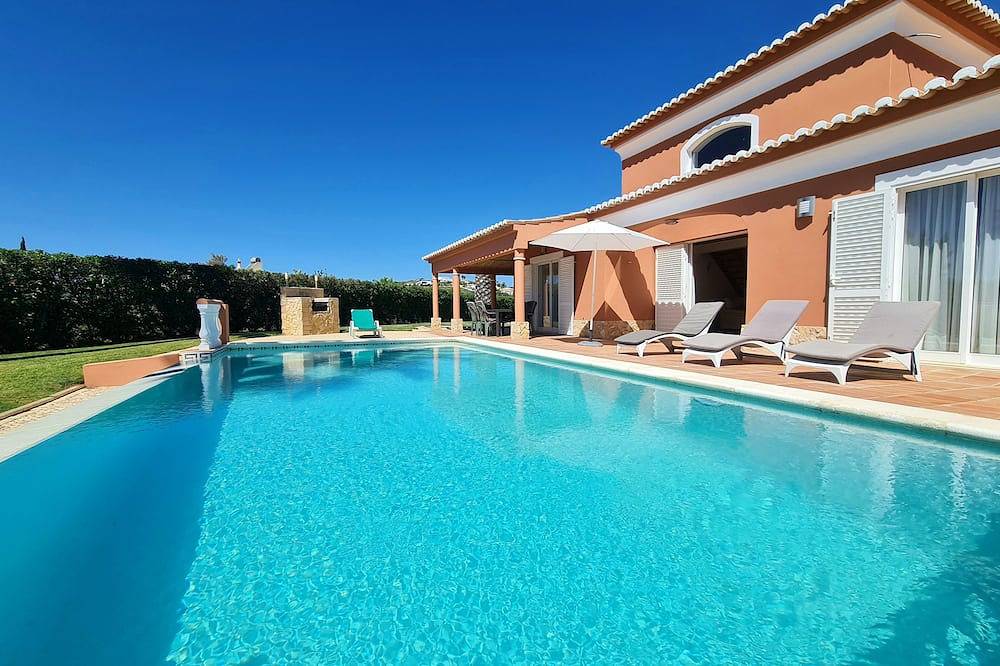 Villa am Meer, privater Pool & Kinderspielplatz, 2 km zum Strand in Lagos, Faro Distrikt