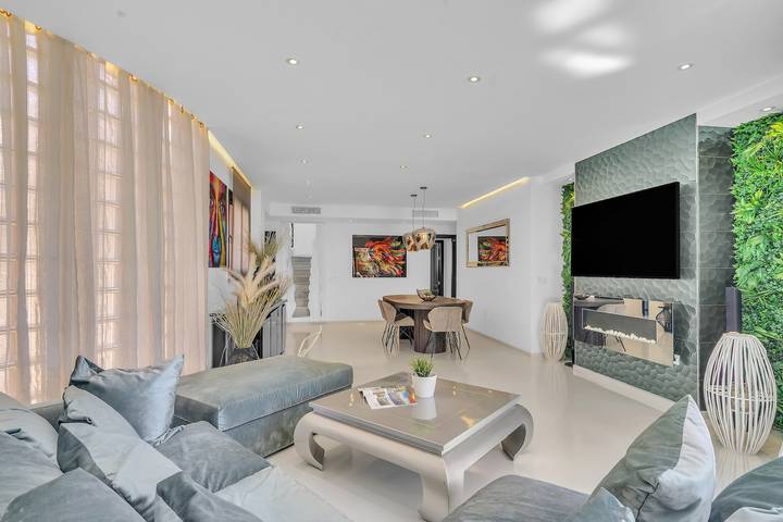 Ferienwohnung für 6 Personen, mit Pool und Garten sowie Terrasse, mit Haustier