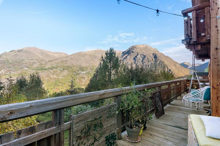 Chalet 'pied de piste et télésiège,au calme,vue panoramique' in Mont-de-Lans, Les Deux Alpes