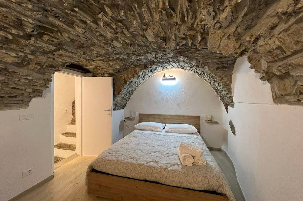 Ganze Wohnung, The cave, medieval village between history and Art in Apricale, Ligurische Alpen