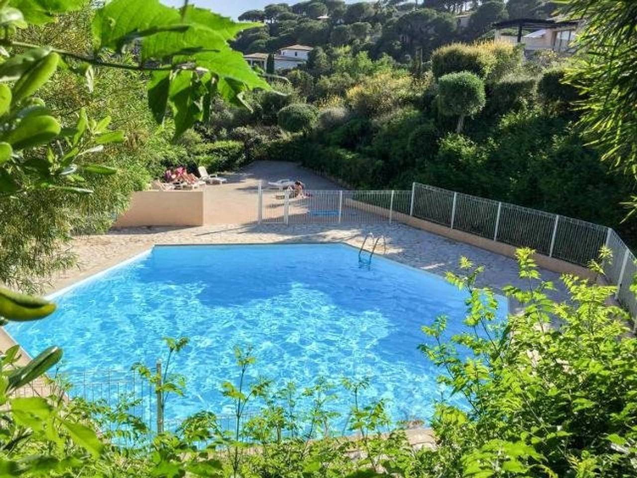 Entire apartment, Sunny terrace apartment for 6 people in Sainte-Maxime in La Nartelle, Sainte-Maxime
