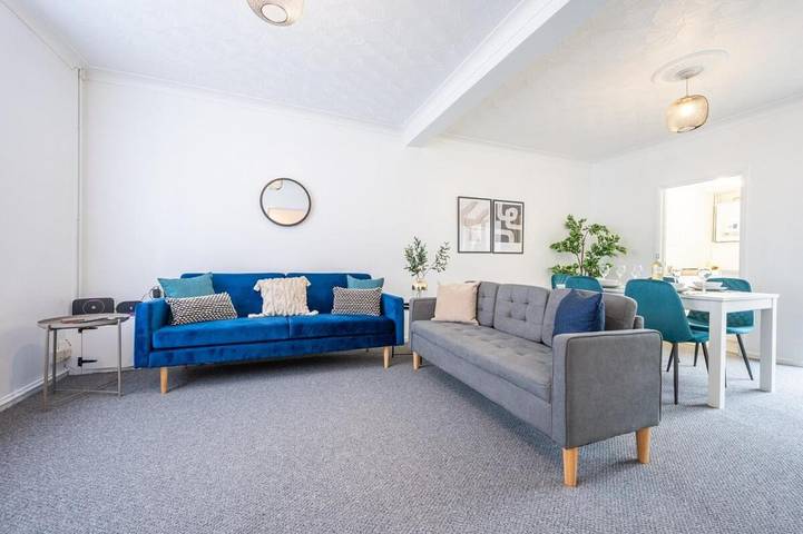 Bed and breakfast for 4 people, with garden in South-Wales