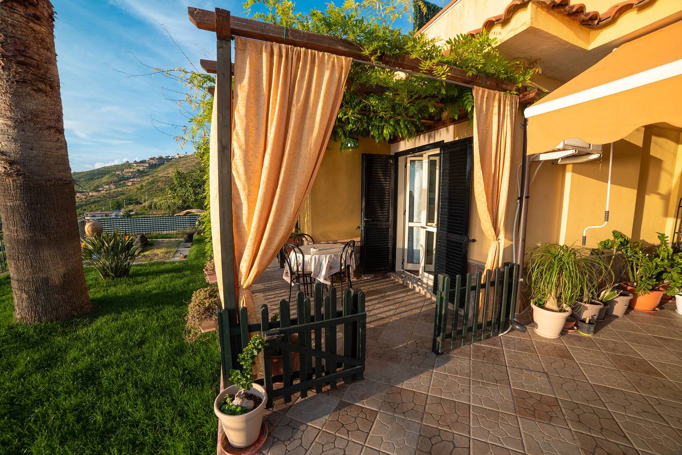 Bed and Breakfast 'Camera Six Fronte Mare Con Giardino' with Shared Terrace and Air Conditioning in Cilento