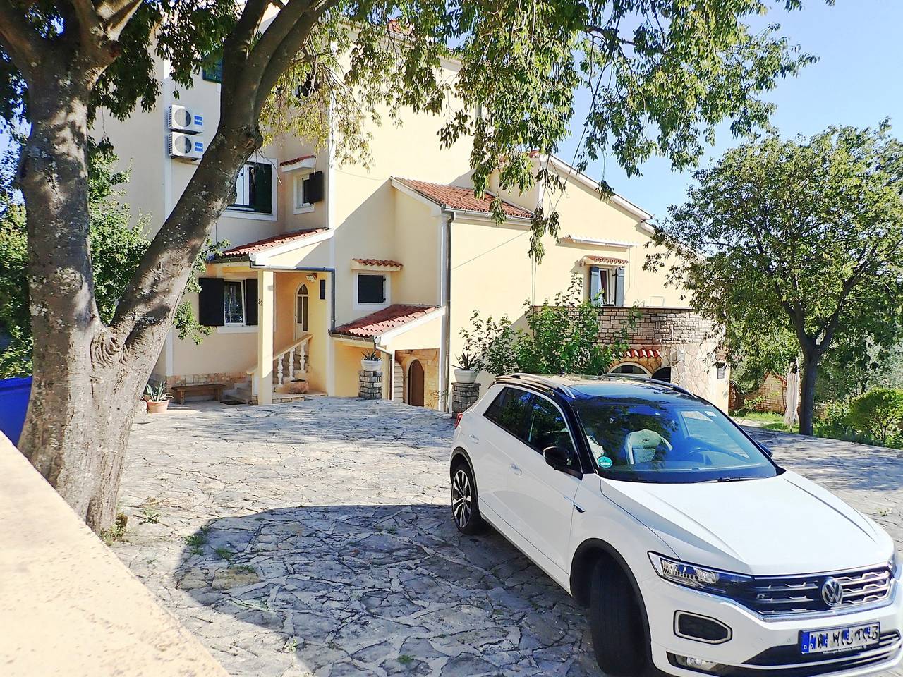 Ganze Wohnung, Ferienwohnung für 6 Personen mit Balkon in Starigrad Paklenica, Starigrad