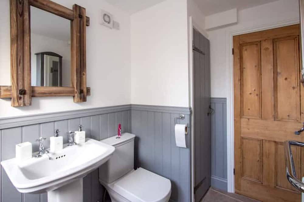 Town Centre Cottage with Garden & Parking Opposite in Bury St Edmunds, Suffolk