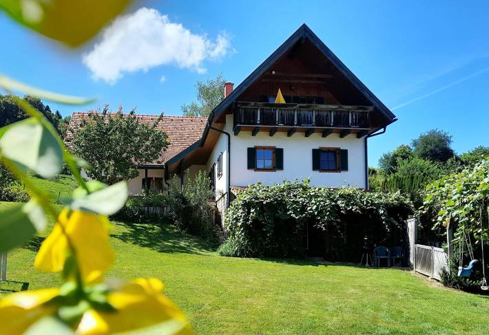 Ferienhaus für 4 Personen, mit Balkon und Terrasse sowie Garten und Ausblick in Feldbach