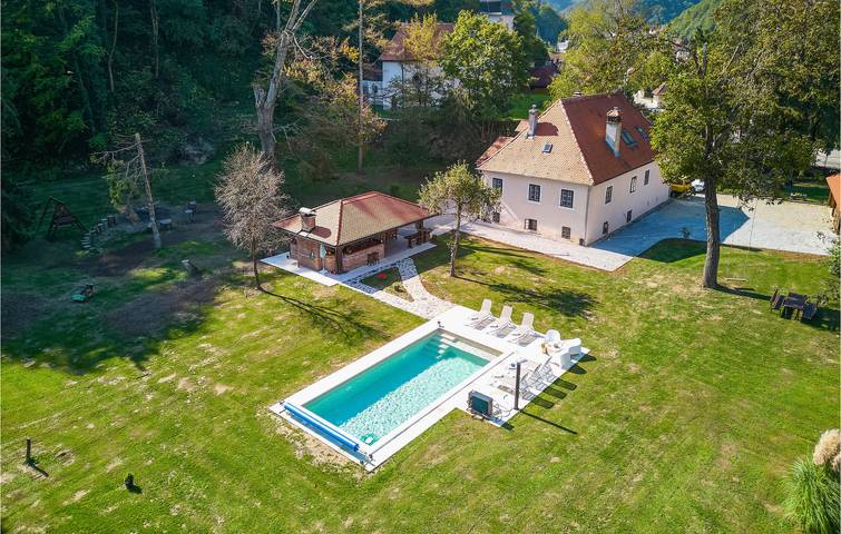 Ferienhaus für 13 Personen, mit Ausblick und Pool sowie Garten, mit Haustier - 1