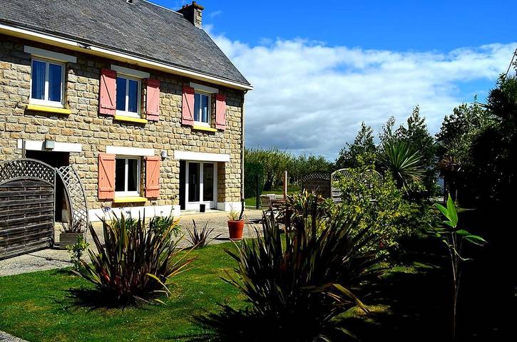 Location de vacances pour 6 personnes, avec terrasse et jardin, animaux acceptés dans Plage Pors Carn