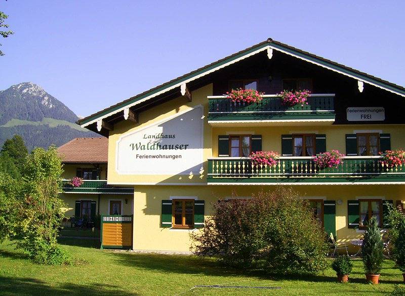 Ganze Ferienwohnung, Landhaus Waldhauser - Ferienwohnung Nr. 15, 1-2 Personen, 33 qm, Wohn-/Schlafraum, Balkon in Schönau am Königssee, Berchtesgadener Alpen