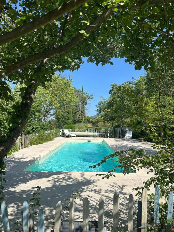 Chambre d’hôte pour 2 personnes, avec Terrasse et Jardin ainsi que Piscine et Vue à Saignon