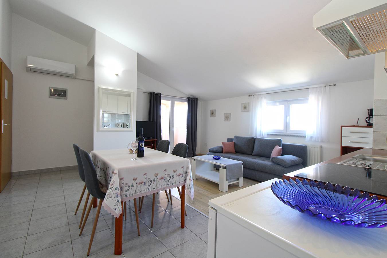 Ganze Wohnung, Ferienwohnung für 2 Personen mit Terrasse in Stinjan, Pula