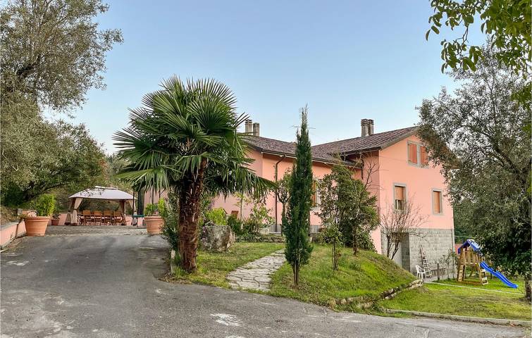 Casa vacanza per 16 persone in Lunigiana
