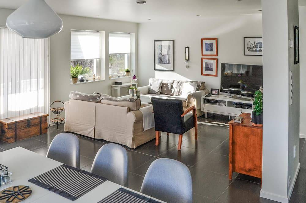 Fantastisk hjem i Brekkestø med Wifi in Lillesand 