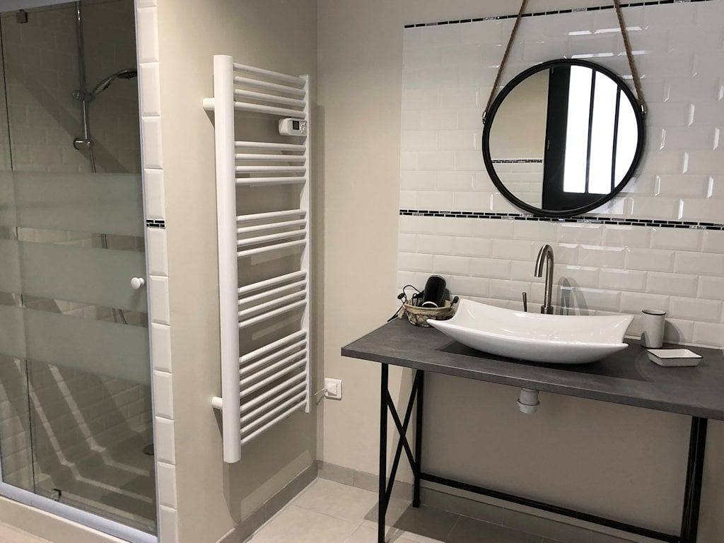 Chambres d'hôtes de la Grange Bernon avec kitchenette - logement L'Atelier avec kitchenette in La Celle (Cher), Saint-Amand-Montrond