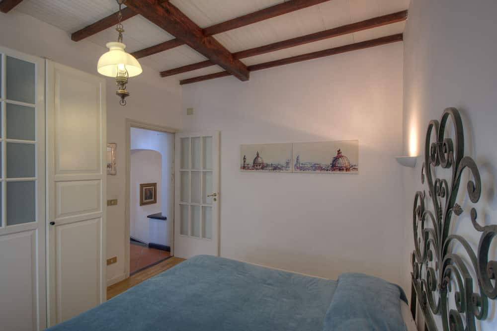 Apartment in villa 5 km from the sea in Ellera (Albisola), Albisola Superiore