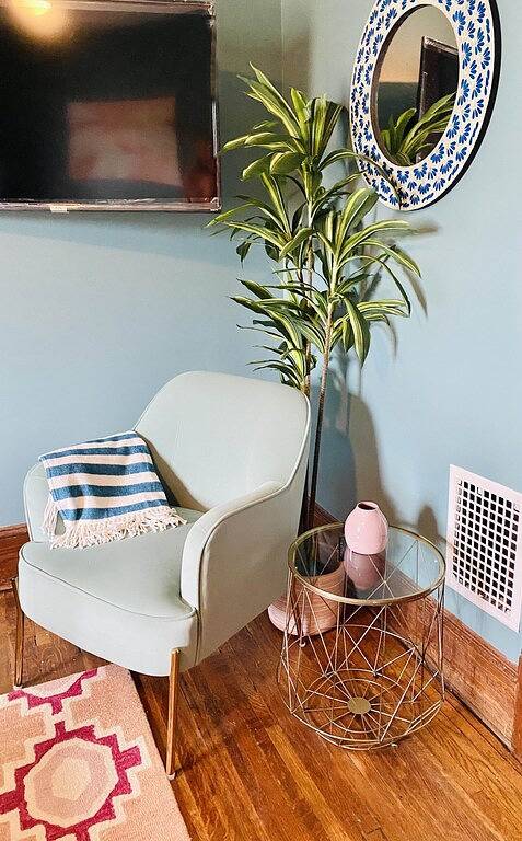 ✨️Family Friendly Getaway✨️Small or Large Groups Welcome - Eclectic Design Gem! in Johnson City, Blue Ridge Mountains