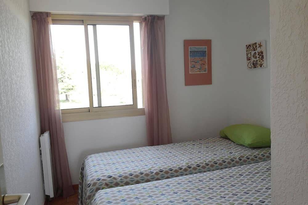 Apartamento entero, T3 cara de mar hecho de nuevo, 100m de la playa, 2 dormitorios, grde logia, estacionamiento seguro. in La Londe-les-Maures, Parque nacional Port-Cros