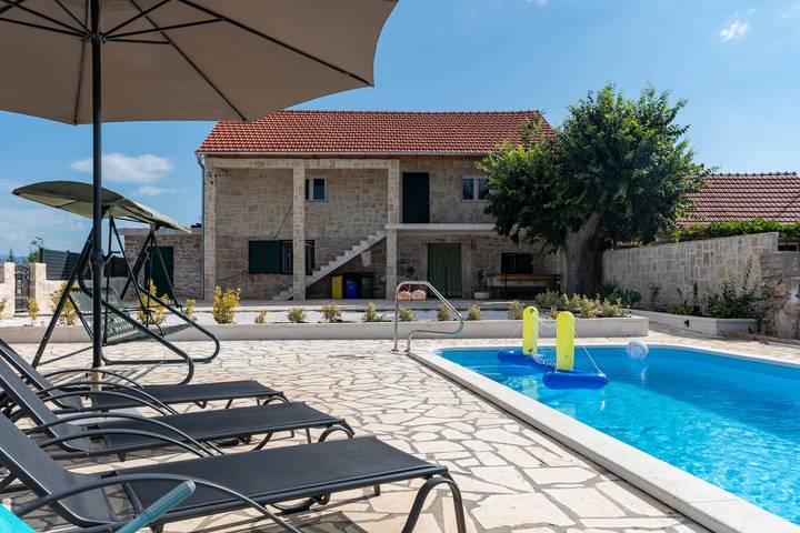 House Skarpini Dvori Peaceful Retreat in Dalmatinisches Zagora