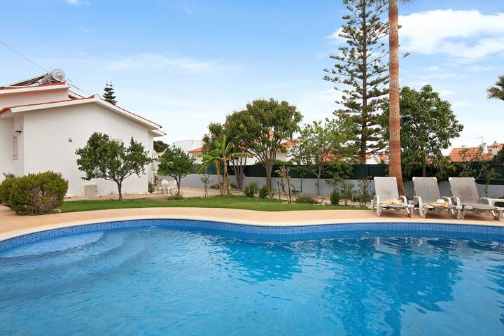 Villa 'Casa do Castelo' près de la mer avec piscine et Wi-Fi in Albufeira e Olhos de Água, District de Faro