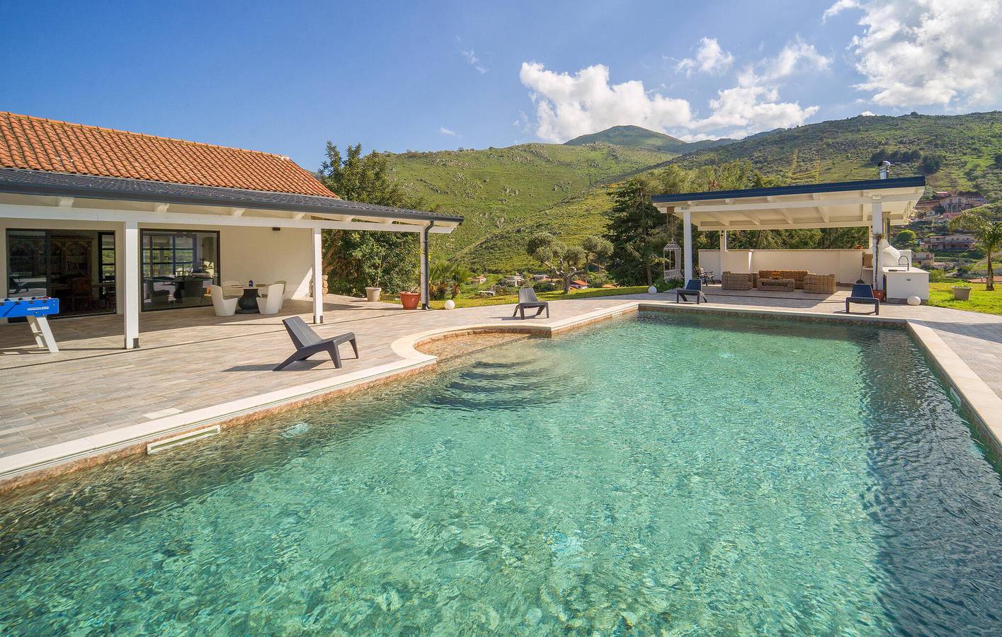Charmante 785sqft Wohnung mit Pool & Garten in Belmonte Mezzagno, Palermo Provinz